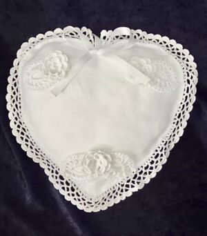 Cuscino porta fedi a forma di cuore in misto lino