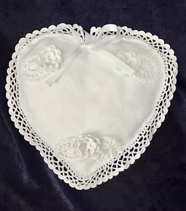 Cuscino porta fedi a forma di cuore in misto lino