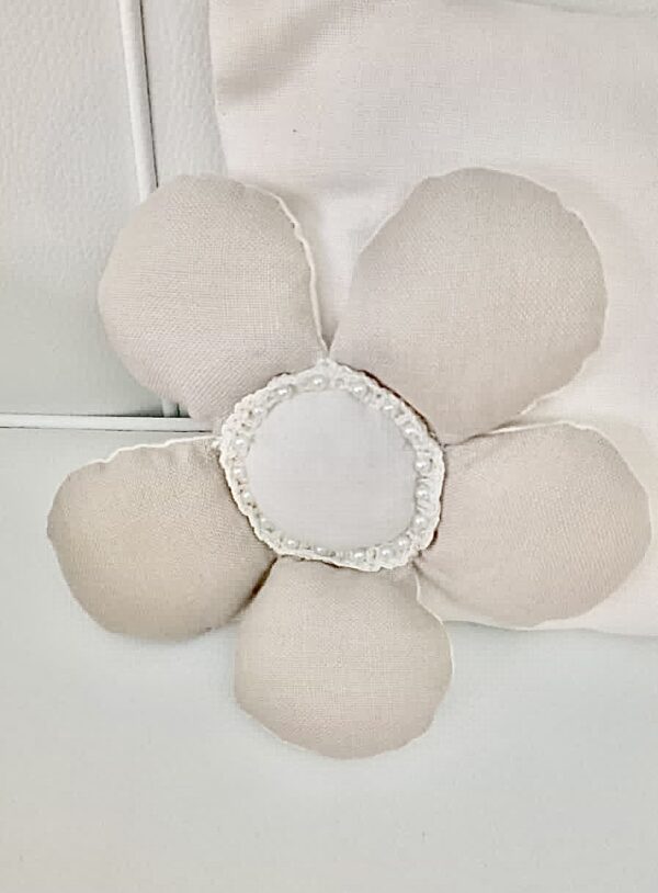 Cuscino nascita in misto lino con fiori - immagine 3