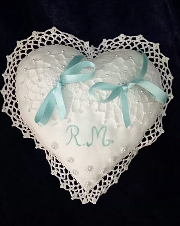 Cuscino porta fedi a forma di cuore