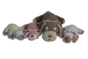 Mamma cane e il suo cucciolo bicolore